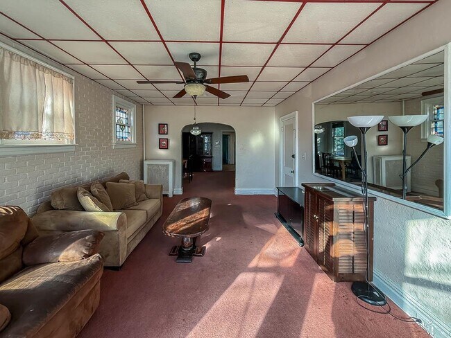 196 Manhattan Ave in Jersey City, NJ - Building Photo - Building Photo