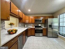 6 Wosniak Ct in Trenton, NJ - Building Photo