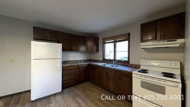 1011 S 2nd Ave-Unit -2 in Sioux Falls, SD - Building Photo - Building Photo