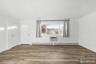 128 Cricket Ln in Woodbridge Township, NJ - Building Photo - Building Photo