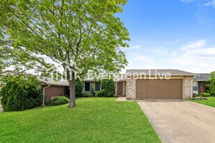 8679 Belle Chase Dr in Huber Heights, OH - Building Photo