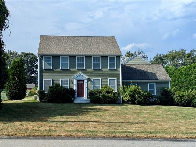 property at 18 Vanderbilt Ln