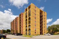 Sunset Villas in Miami, FL - Foto de edificio - Building Photo