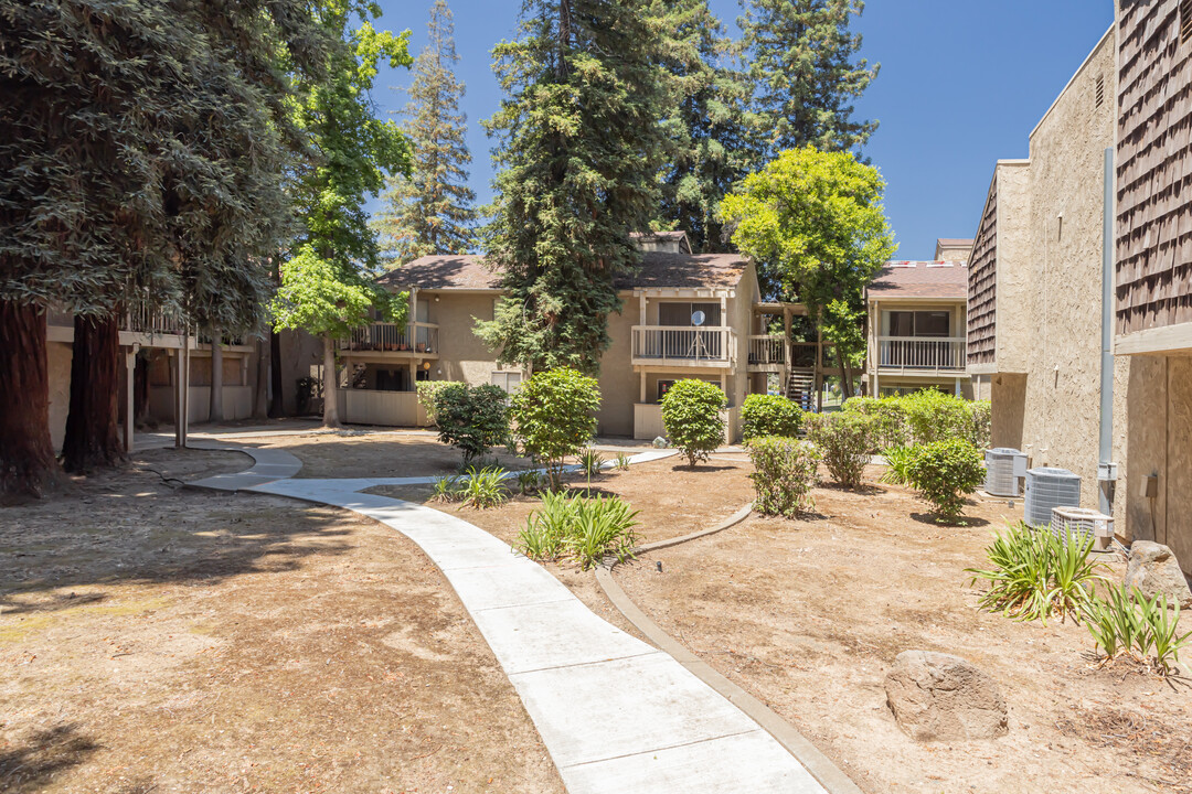 Meadow Wood Condo Apartments in Marysville, CA - Foto de edificio