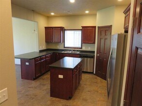 1808 23rd Ave NW in Minot, ND - Foto de edificio - Building Photo