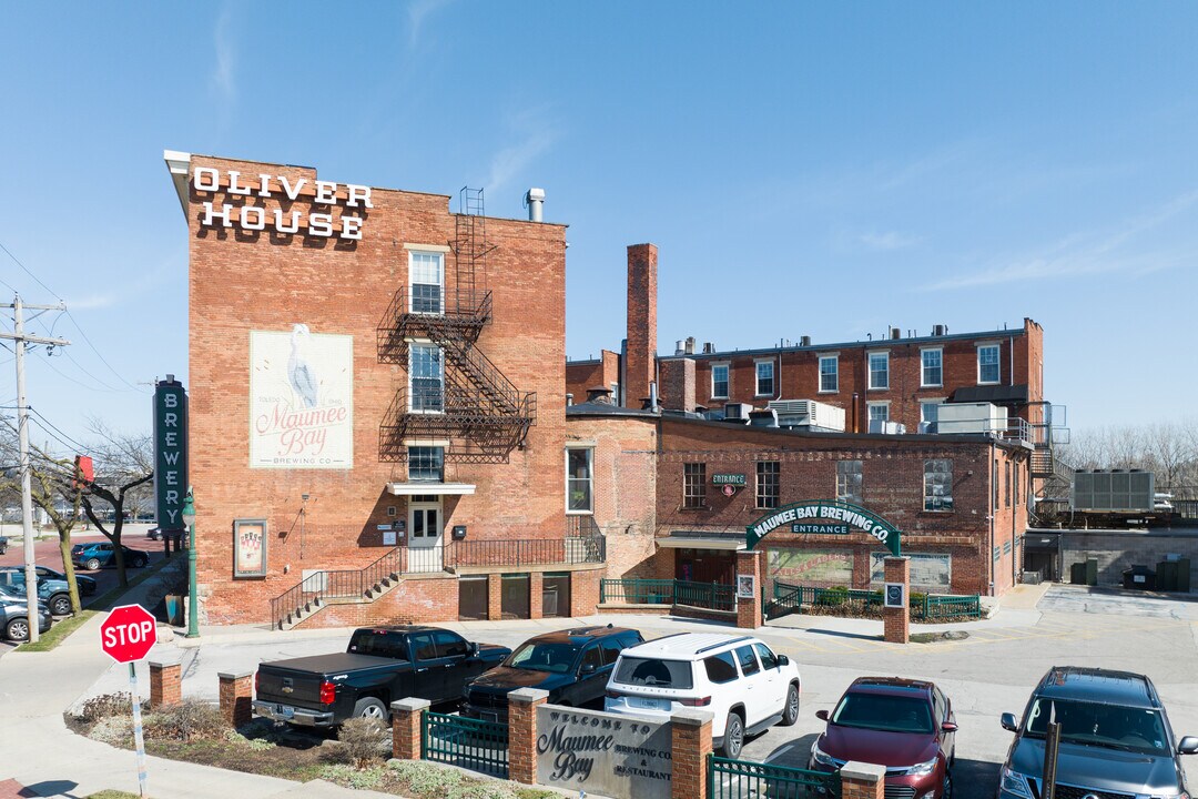 Oliver House in Toledo, OH - Building Photo