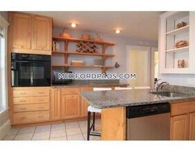 25 St Clements Rd in Medford, MA - Building Photo - Building Photo