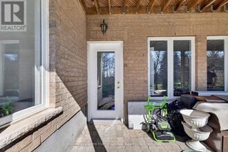 23 Fox Run Dr in Puslinch, ON - Building Photo - Building Photo