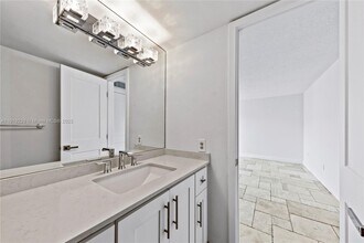 3642 NE 171 St in North Miami Beach, FL - Building Photo - Building Photo