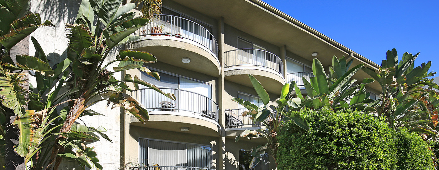 Studio City Midrise Apartments in Studio City, CA - Building Photo