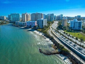 11 Sunset Dr, Unit 806 in Sarasota, FL - Foto de edificio - Building Photo