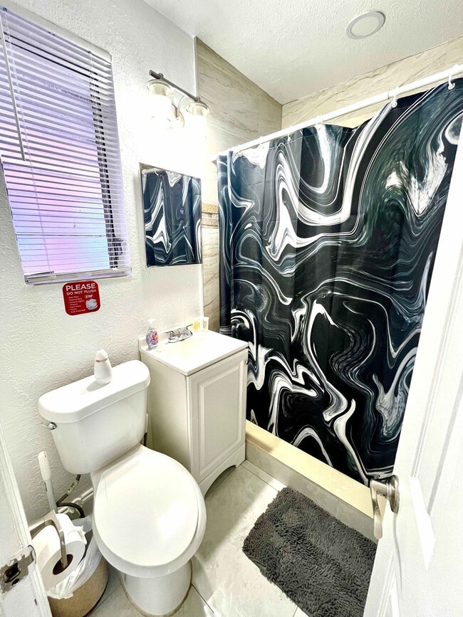 338 Van Buren St, Unit SI FL1-ID1520226P in Hollywood, FL - Foto de edificio - Building Photo