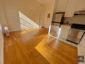 WEST 72 STREET in New York, NY - Building Photo - Building Photo