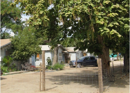 Vandalia Apartments and MHP in Porterville, CA - Foto de edificio