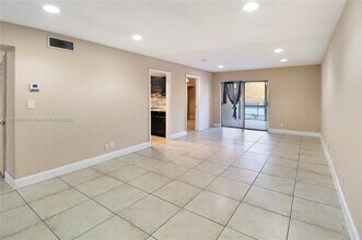 5975 NW 25th Ct in Sunrise, FL - Building Photo - Building Photo