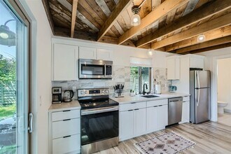 9443 5th Ave SW in Seattle, WA - Building Photo - Building Photo