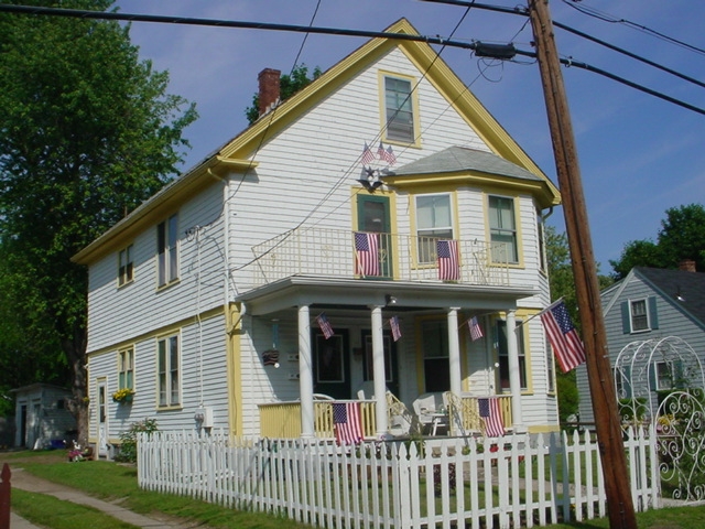 21-23 Central St in Warwick, RI - Building Photo