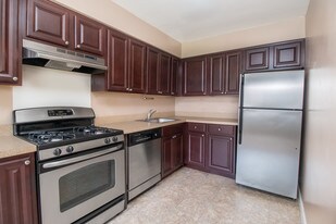 Scudder Falls East in Ewing, NJ - Building Photo