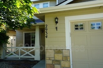 2934 NW 11th Ave in Meridian, ID - Foto de edificio - Building Photo