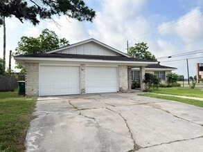 102 Tanglewood Dr in Victoria, TX - Building Photo - Building Photo