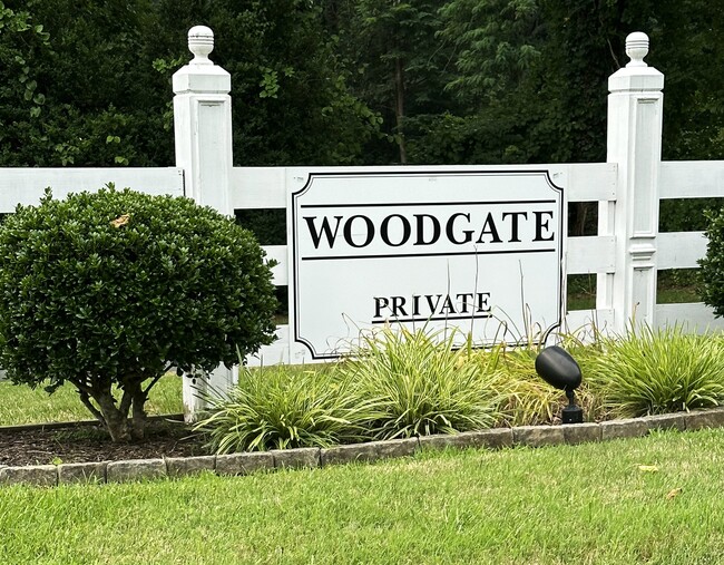 Woodgate in Charlottesville, VA - Foto de edificio - Building Photo