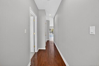 1310 Half Moon Bay Dr in Croton-on-Hudson, NY - Building Photo - Building Photo