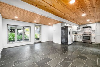 562 Neelys Bend Rd in Nashville, TN - Building Photo - Building Photo