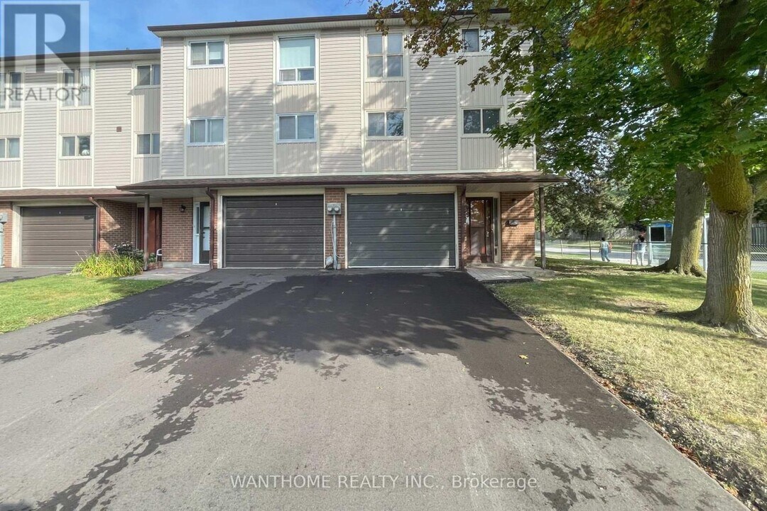 44 Freshmeadow Dr in Toronto, ON - Building Photo