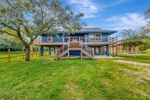 18301 Murray Ln in Loxahatchee, FL - Building Photo