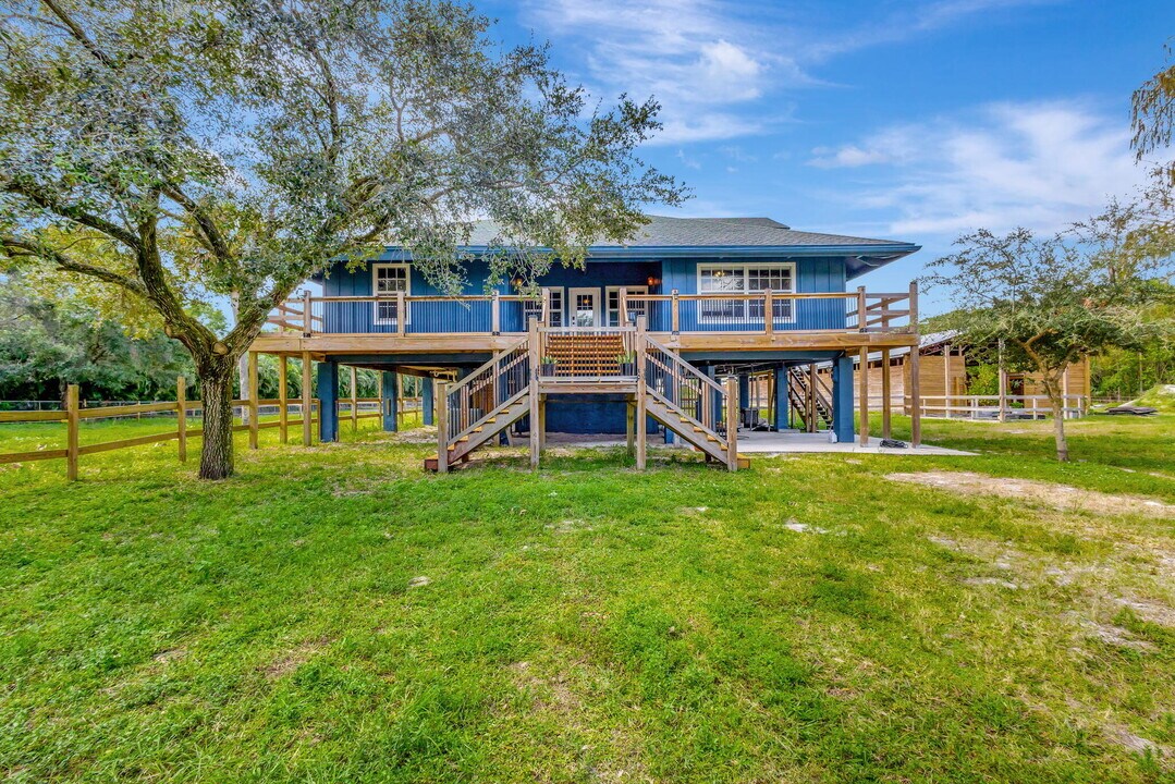 18301 Murray Ln in Loxahatchee, FL - Building Photo