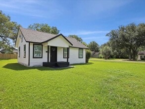 5395 Fairview Ave in Beaumont, TX - Building Photo - Building Photo