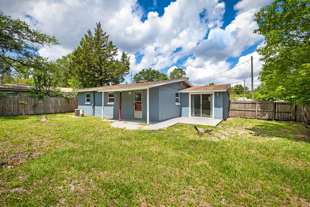 7080 Jacqueline Ct in Jacksonville, FL - Foto de edificio