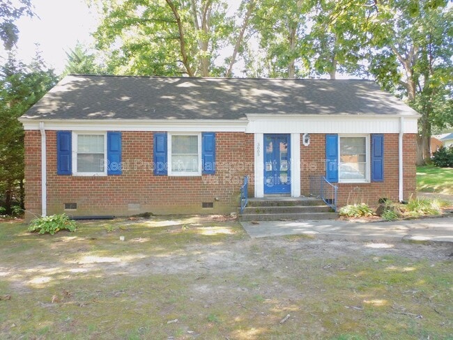 property at 3005 Stratford Dr