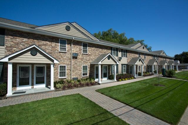9 Pickwick Ln in North Babylon, NY - Building Photo - Building Photo