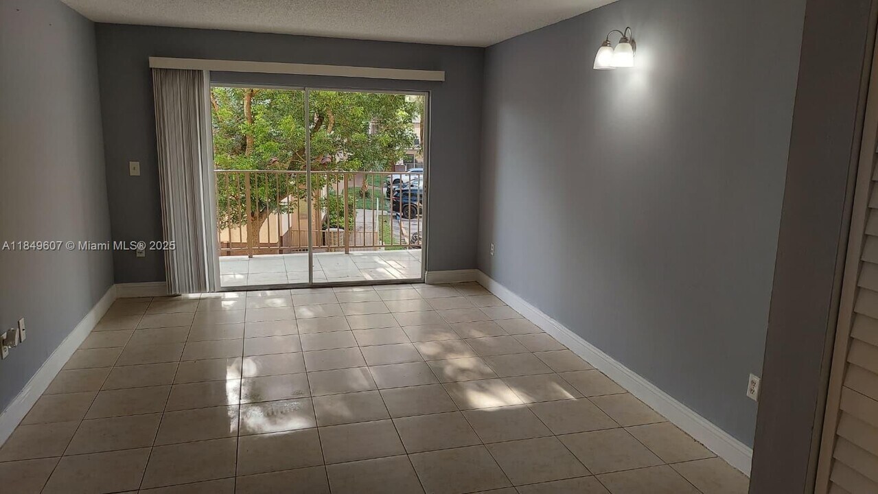 15231 SW 80th St in Miami, FL - Building Photo