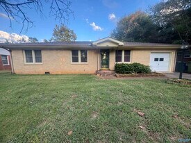 3009 Fairacres Rd SW in Huntsville, AL - Building Photo