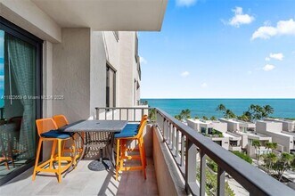 6900 Bay Dr, Unit 11F in Miami, FL - Building Photo - Building Photo