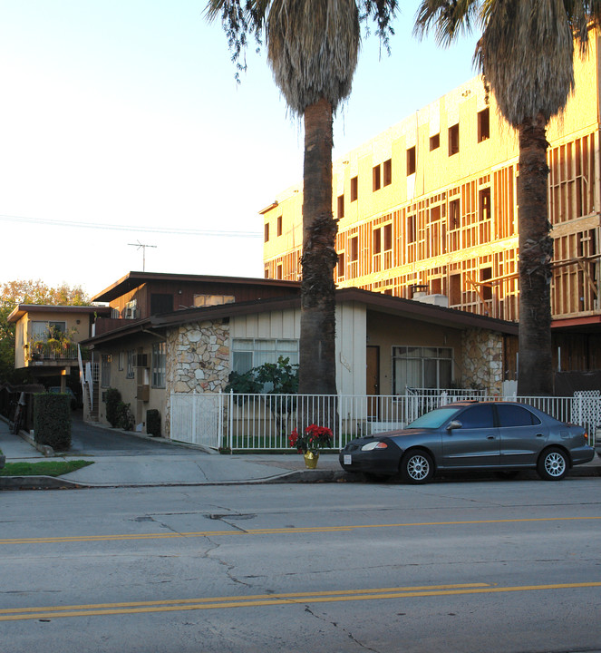 11208 Camarillo St in North Hollywood, CA - Building Photo