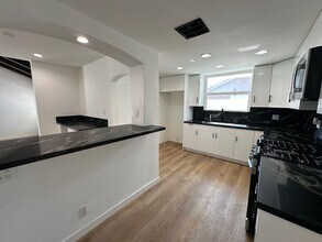 20336 Cantara St in Los Angeles, CA - Building Photo - Building Photo