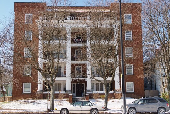 Colonial Apartments in Elyria, OH - Building Photo - Building Photo
