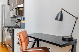 515 W 47th St in New York, NY - Building Photo - Building Photo
