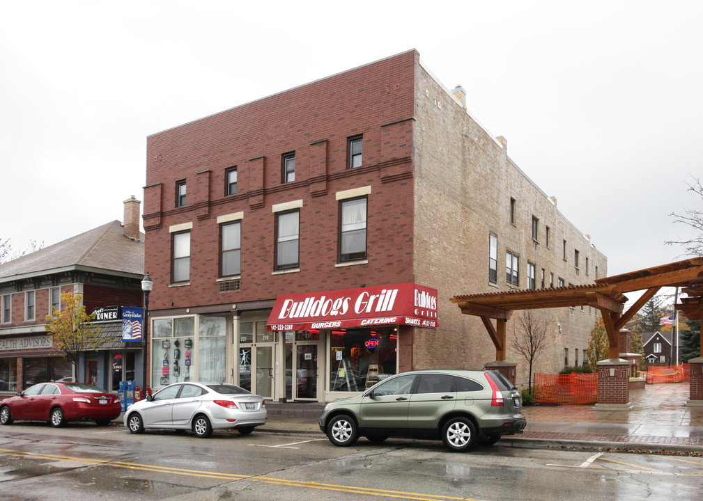 217-221 Center St in Grayslake, IL - Building Photo