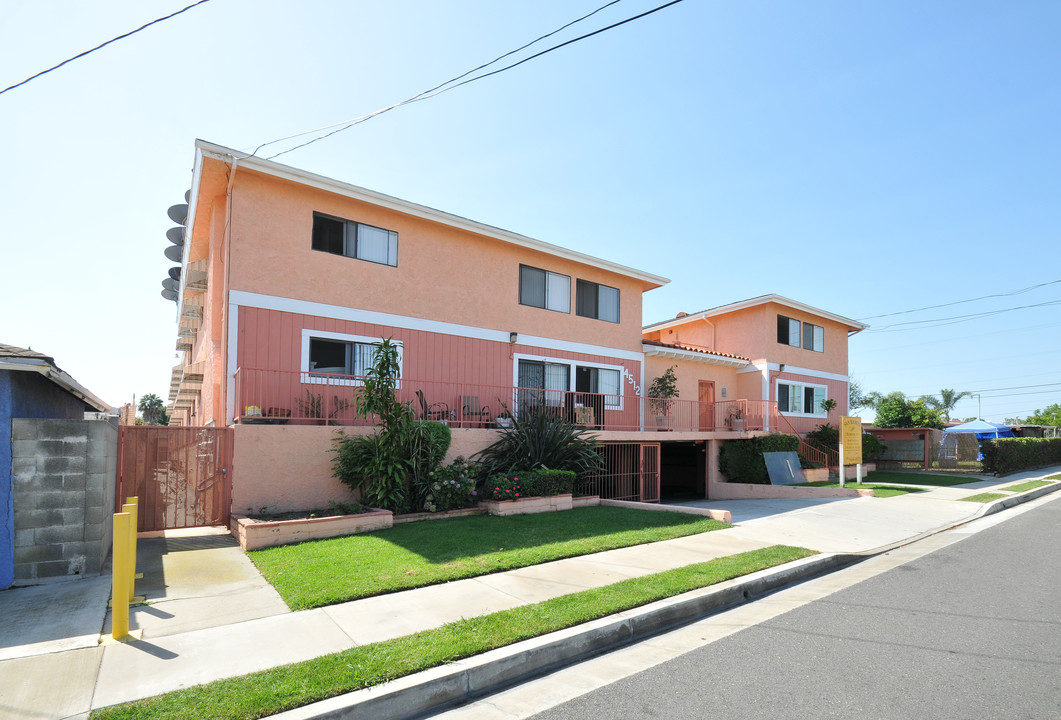 San Ramon Apartments in Lawndale, CA - Foto de edificio