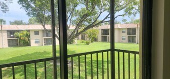 6832 Palmetto Cir S in Boca Raton, FL - Building Photo