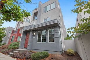167 Tenor in Irvine, CA - Building Photo