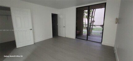 8635 NW 8th St in Miami, FL - Building Photo - Building Photo