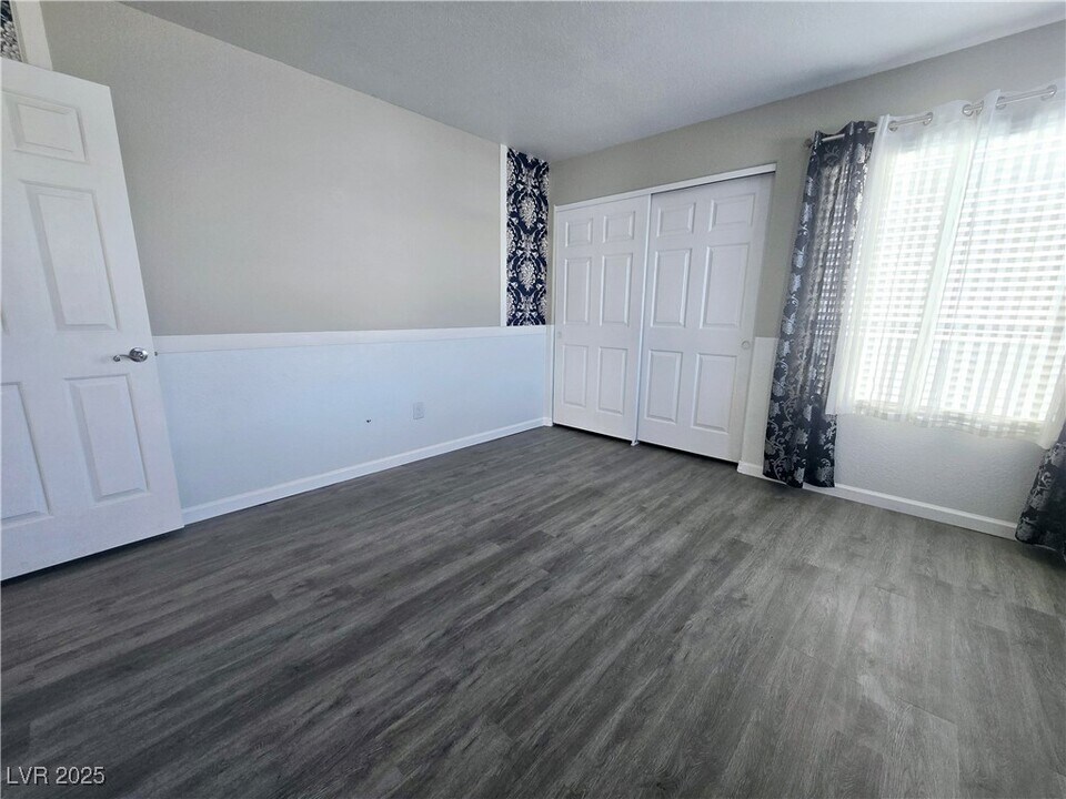 4316 W Lake Mead Blvd in Las Vegas, NV - Building Photo