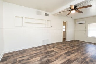 1160 S Richmond Ave in Wichita, KS - Building Photo - Building Photo