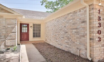 13303 Hampton Falls Dr in Houston, TX - Building Photo - Building Photo