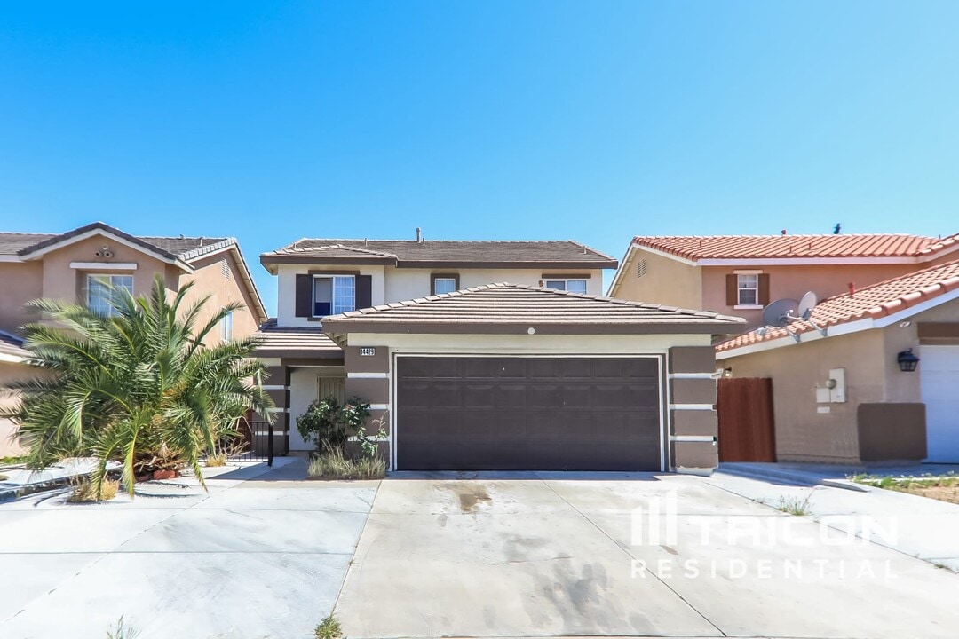 14429 Queen Valley Rd in Victorville, CA - Building Photo